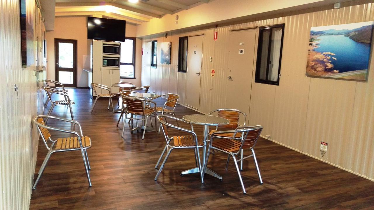 Khancoban Lakeside Caravan Park Экстерьер фото