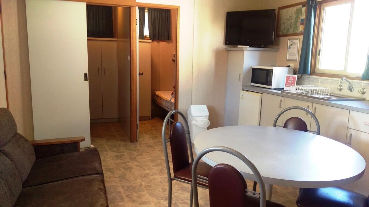 Khancoban Lakeside Caravan Park Экстерьер фото