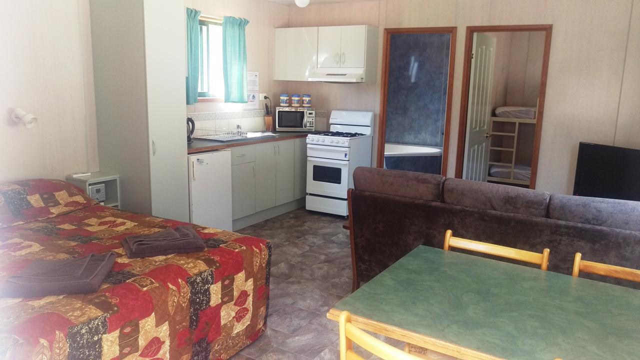 Khancoban Lakeside Caravan Park Экстерьер фото