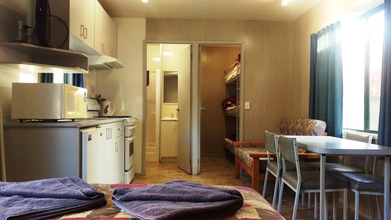 Khancoban Lakeside Caravan Park Экстерьер фото